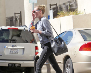 Kirsten Dunst carries the Mansur Gavriel Bucket Bag