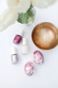 Marble dipped easter eggs
