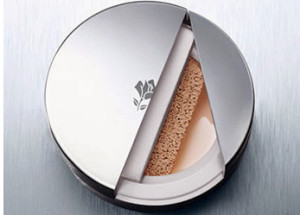 Inside the Lancôme Miracle Cushion Liquid Cushion Compact Foundation compact